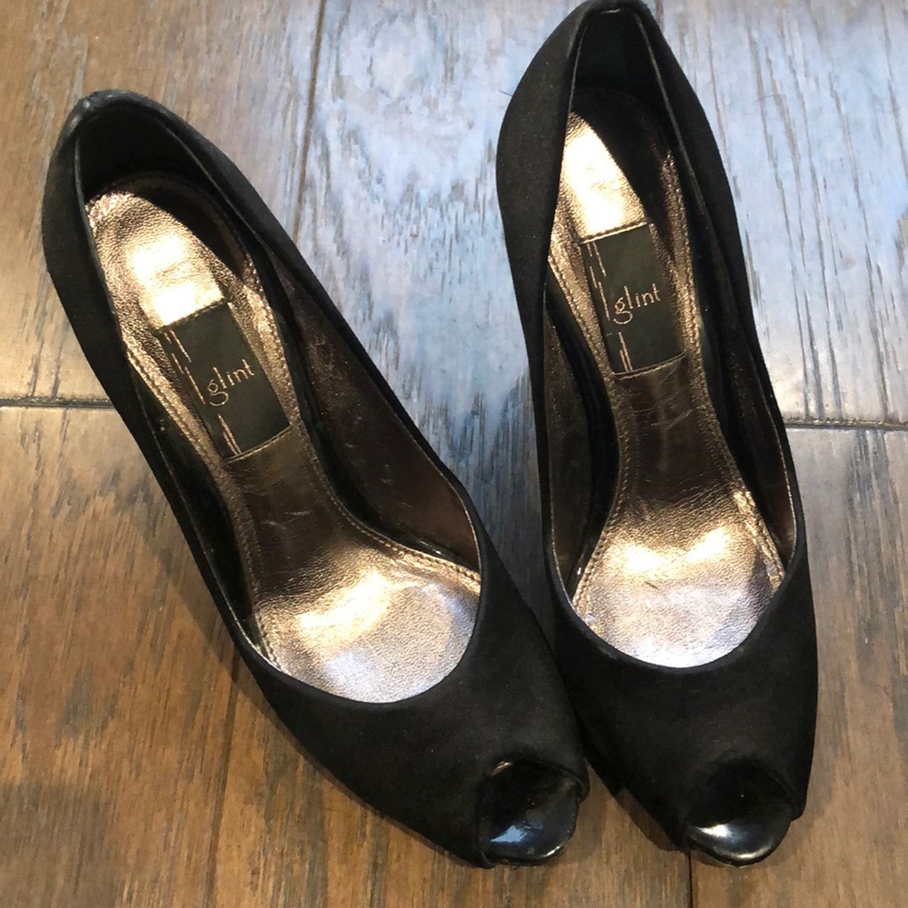 Black sateen peep toe!!